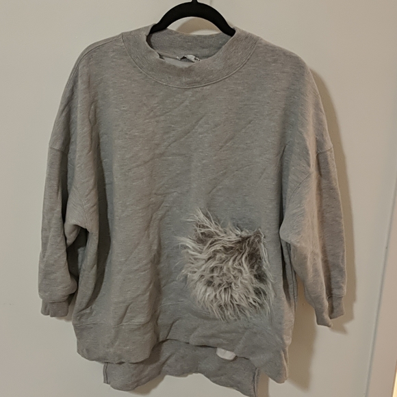 Zara grey sweatshirt with fuzzy pocket - Picture 2 of 6